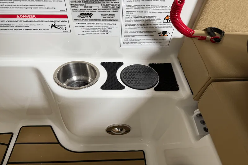 Slide: The Image of Sea Ray SDX 230 Outboard 2026 - 47