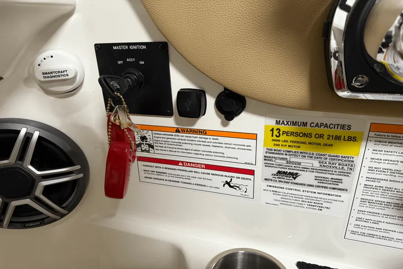 Slide: The Image of Sea Ray SDX 230 Outboard 2026 - 48