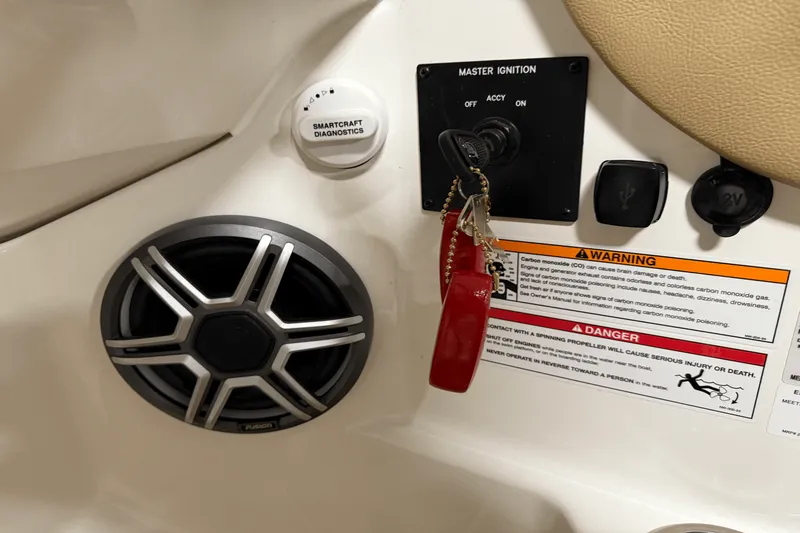 Slide: The Image of Sea Ray SDX 230 Outboard 2026 - 49