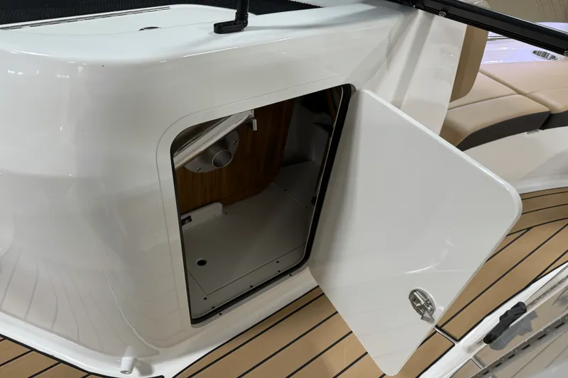 Slide: The Image of Sea Ray SDX 230 Outboard 2026 - 70