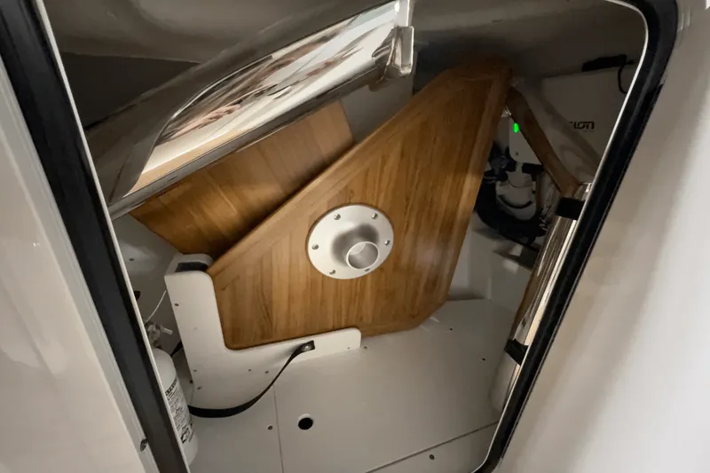 Slide: The Image of Sea Ray SDX 230 Outboard 2026 - 71