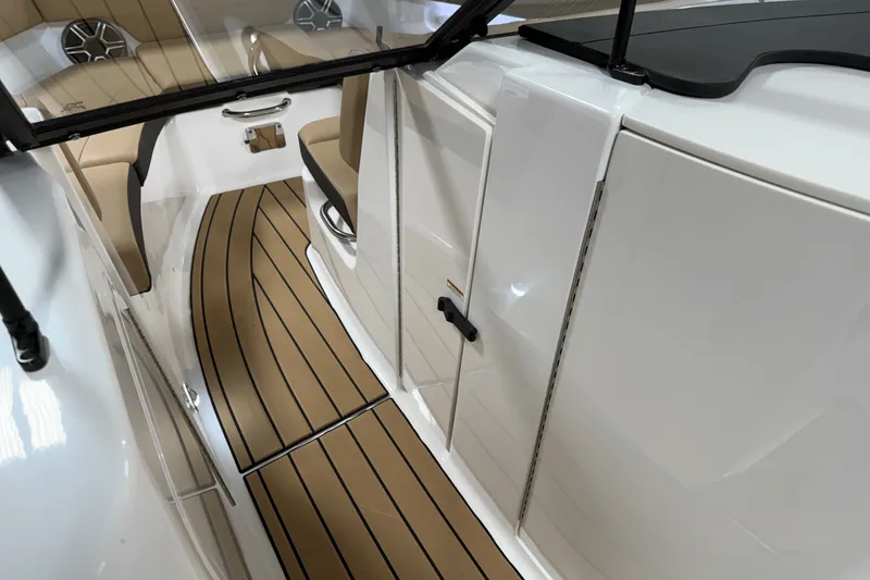 Slide: The Image of Sea Ray SDX 230 Outboard 2026 - 73