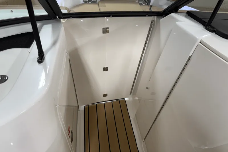 Slide: The Image of Sea Ray SDX 230 Outboard 2026 - 74