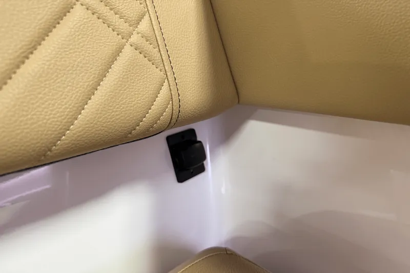 Slide: The Image of Sea Ray SDX 230 Outboard 2026 - 77