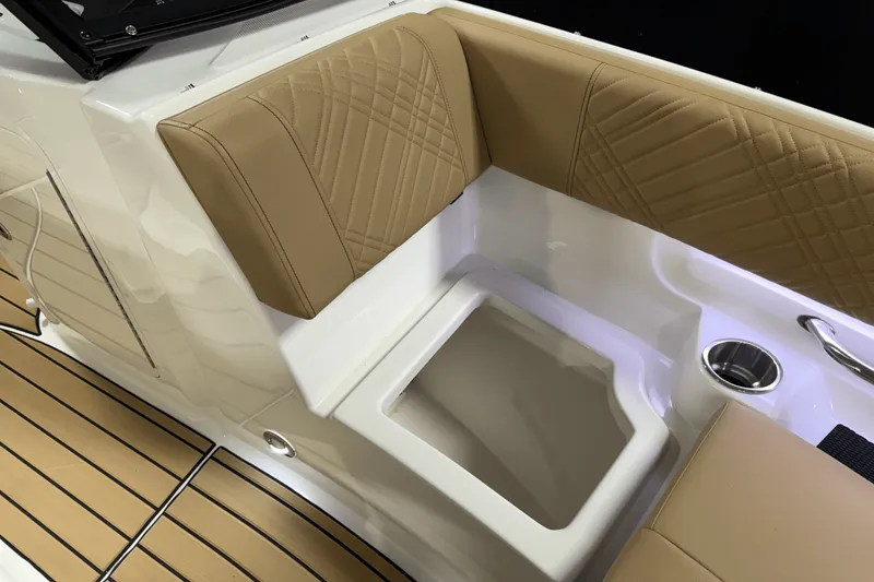 Slide: The Image of Sea Ray SDX 230 Outboard 2026 - 78