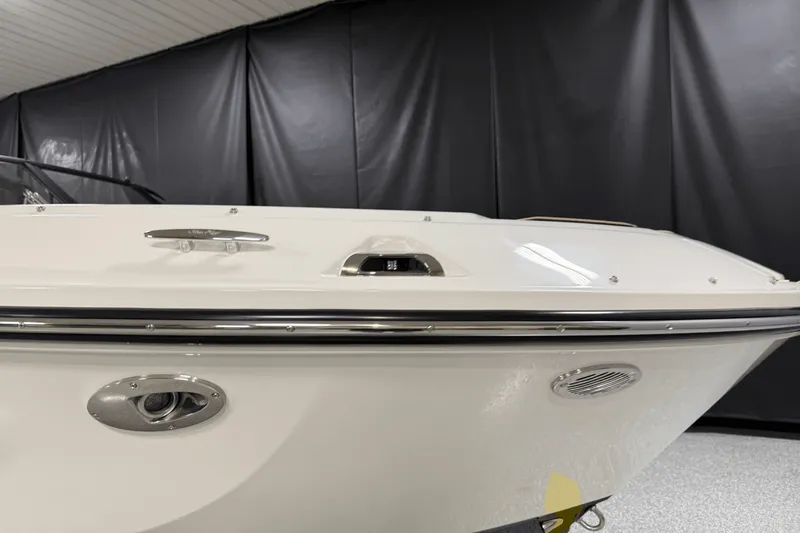 Slide: The Image of Sea Ray SDX 230 Outboard 2026 - 8