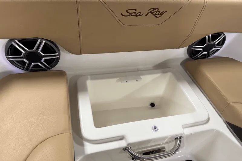 Slide: The Image of Sea Ray SDX 230 Outboard 2026 - 83