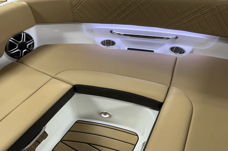 Slide: The Image of Sea Ray SDX 230 Outboard 2026 - 84