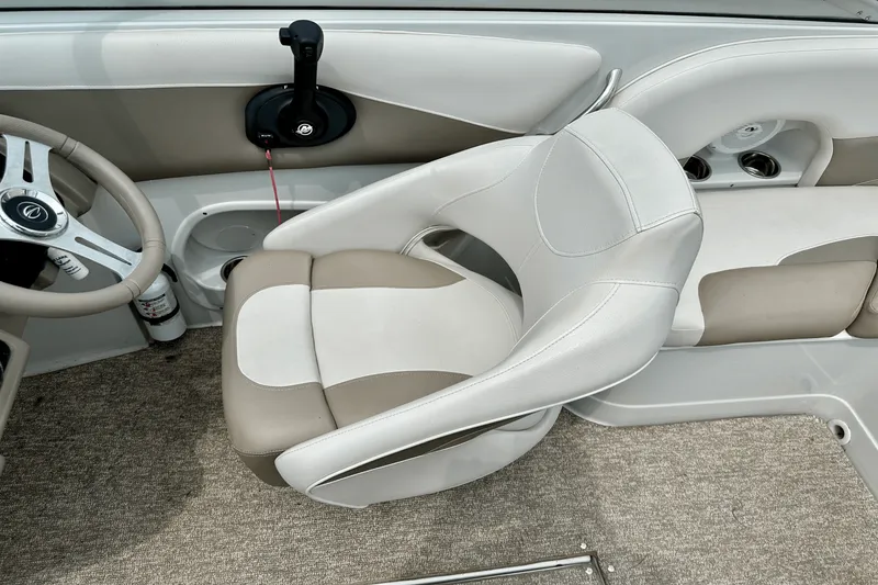 Slide: The Image of Crownline Boats 205 SS 2019 - 16