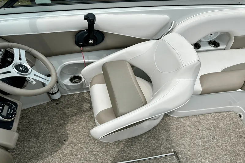 Slide: The Image of Crownline Boats 205 SS 2019 - 17