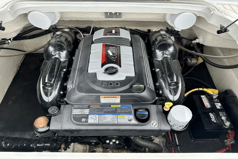 Slide: The Image of Crownline Boats 205 SS 2019 - 37