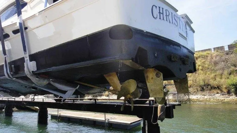 Slide: The Image of Riviera 58 Enclosed Flybridge 2004 - 52