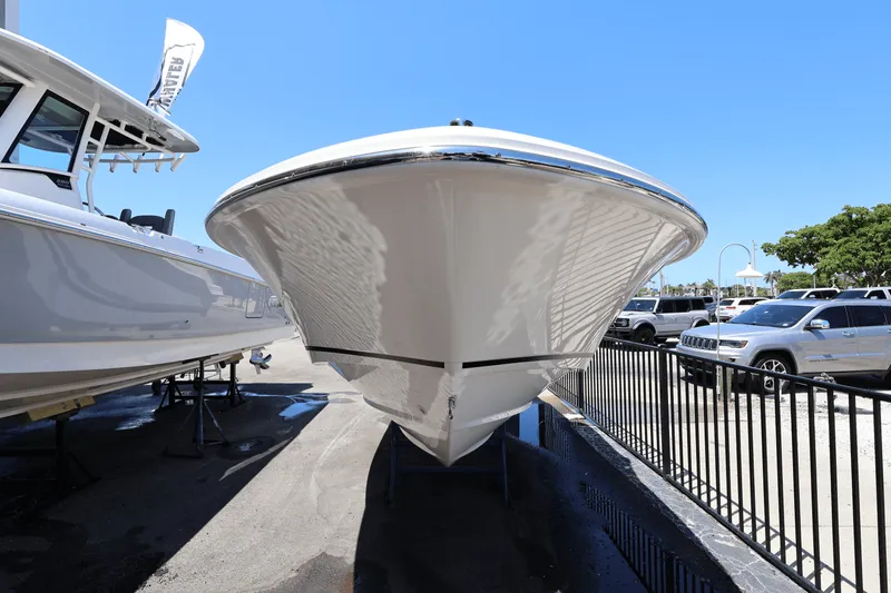 Slide: The Image of Boston Whaler 210 Vantage 2025 - 11