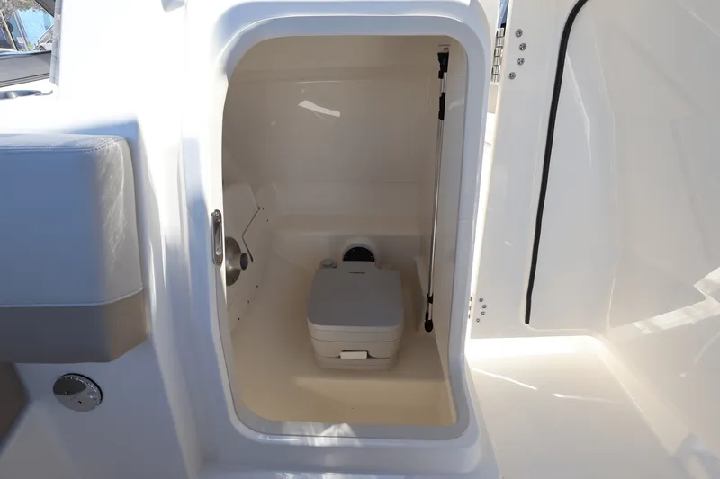 Slide: The Image of Boston Whaler 210 Vantage 2025 - 27