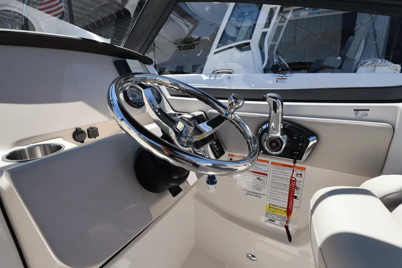 Slide: The Image of Boston Whaler 210 Vantage 2025 - 33