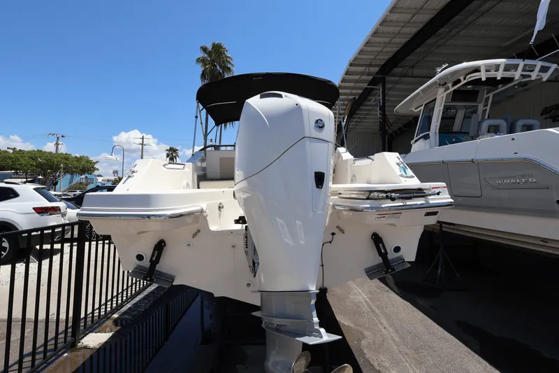 Slide: The Image of Boston Whaler 210 Vantage 2025 - 4
