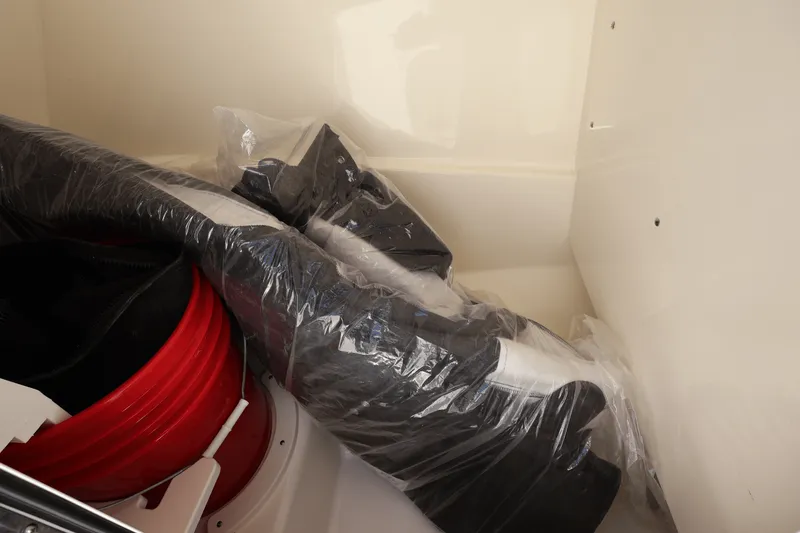 Slide: The Image of Boston Whaler 210 Vantage 2025 - 43