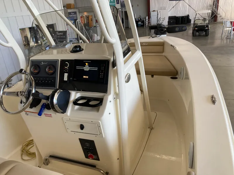 Slide: The Image of Scout 195 SPORTFISH 2019 - 11