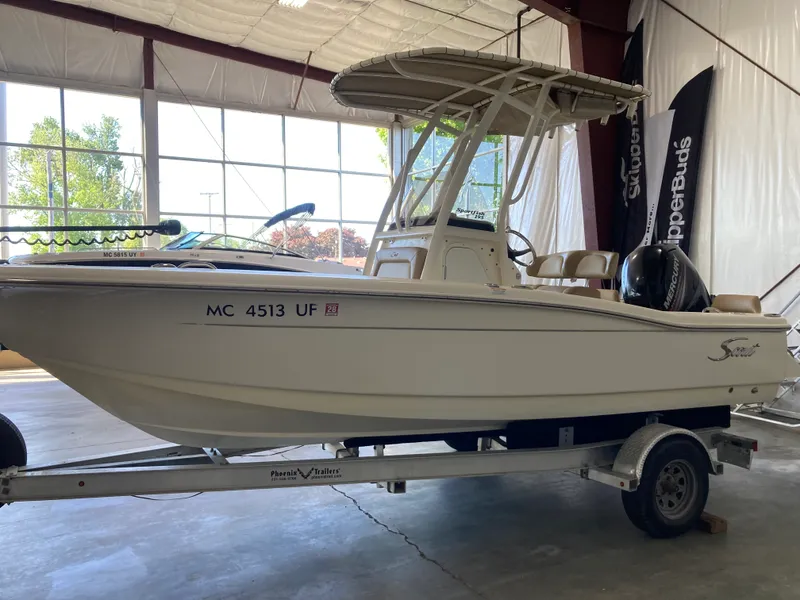 Slide: The Image of Scout 195 SPORTFISH 2019 - 14