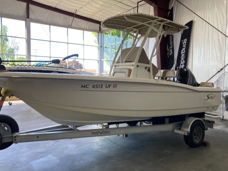 Slide: The Image of Scout 195 SPORTFISH 2019 - 2