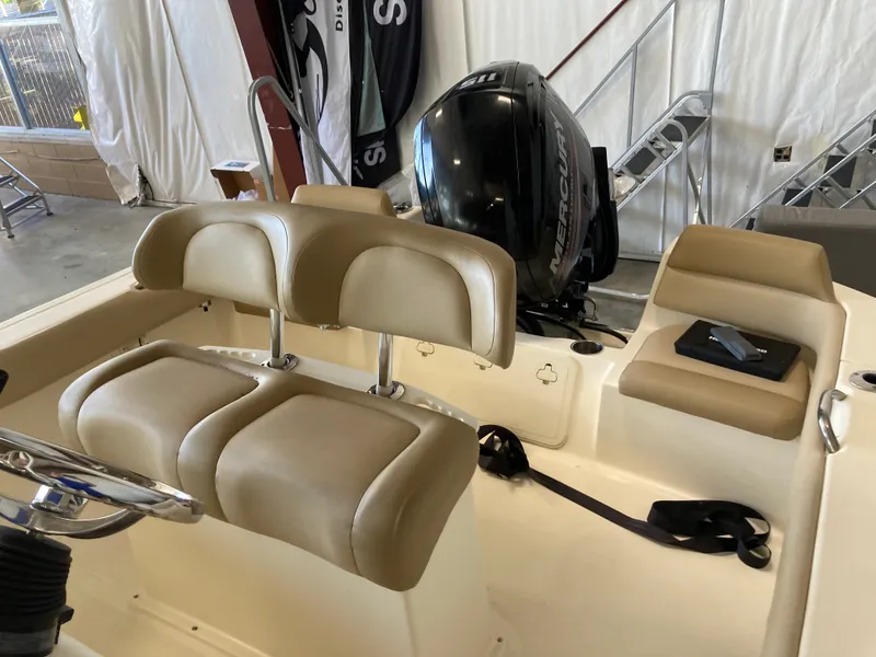 Slide: The Image of Scout 195 SPORTFISH 2019 - 21