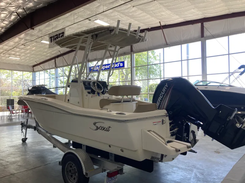 Slide: The Image of Scout 195 SPORTFISH 2019 - 22