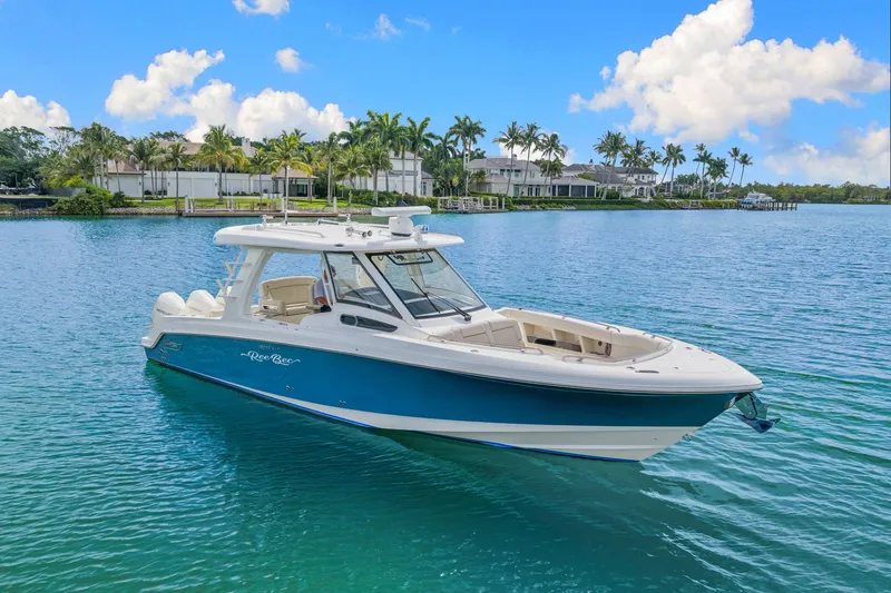 Slide: The Image of Boston Whaler 350 REALM 2020 - 10