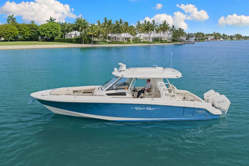 Slide: The Image of Boston Whaler 350 REALM 2020 - 12