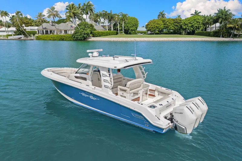 Slide: The Image of Boston Whaler 350 REALM 2020 - 13