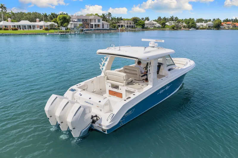 Slide: The Image of Boston Whaler 350 REALM 2020 - 15