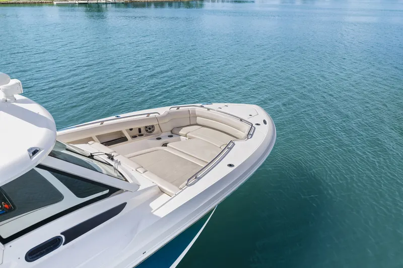 Slide: The Image of Boston Whaler 350 REALM 2020 - 17