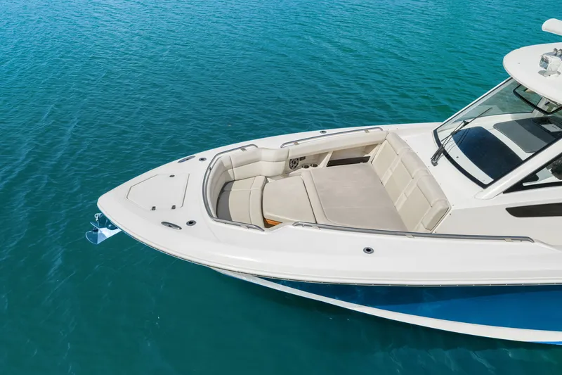 Slide: The Image of Boston Whaler 350 REALM 2020 - 20