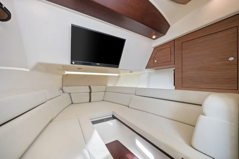 Slide: The Image of Boston Whaler 350 REALM 2020 - 21