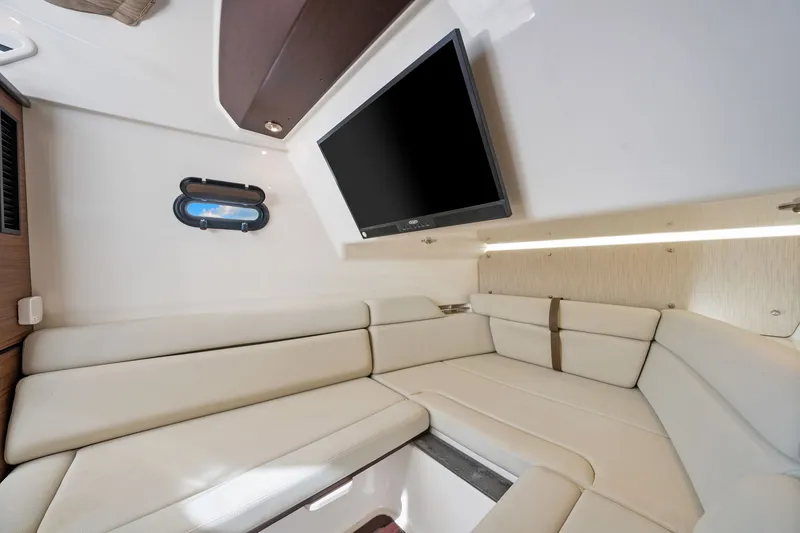 Slide: The Image of Boston Whaler 350 REALM 2020 - 23