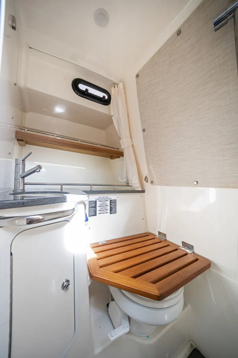 Slide: The Image of Boston Whaler 350 REALM 2020 - 27