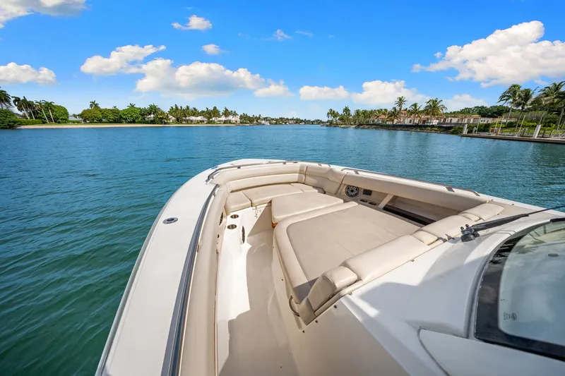 Slide: The Image of Boston Whaler 350 REALM 2020 - 45