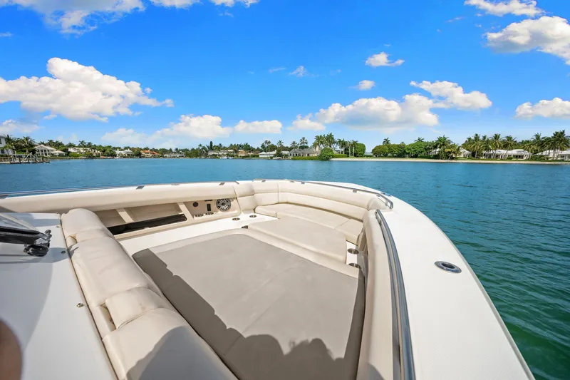 Slide: The Image of Boston Whaler 350 REALM 2020 - 46