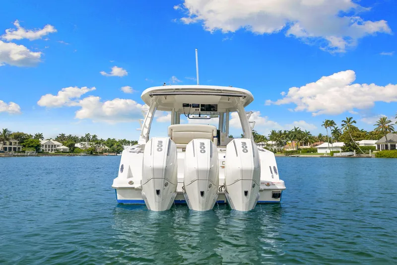 Slide: The Image of Boston Whaler 350 REALM 2020 - 5