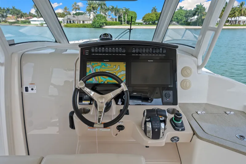 Slide: The Image of Boston Whaler 350 REALM 2020 - 50