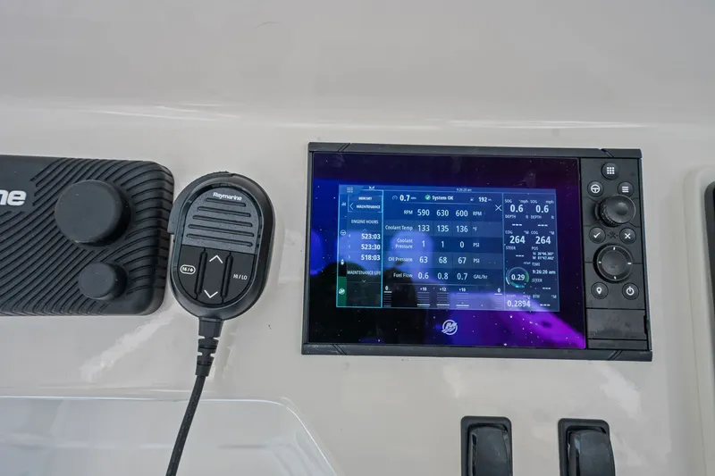 Slide: The Image of Boston Whaler 350 REALM 2020 - 52
