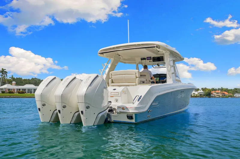 Slide: The Image of Boston Whaler 350 REALM 2020 - 6