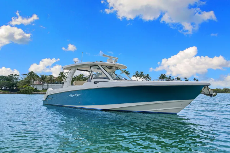 Slide: The Image of Boston Whaler 350 REALM 2020 - 9