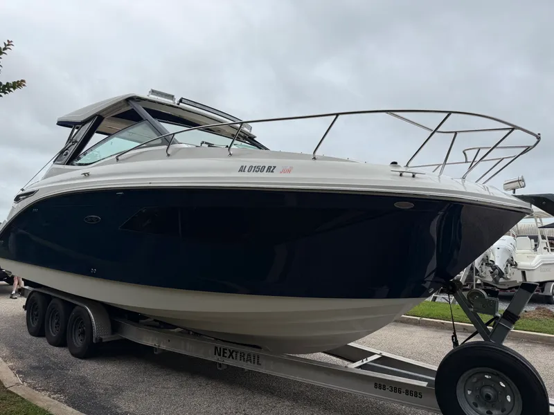 Slide: The Image of Sea Ray 320 SUNDANCER 2020 - 11