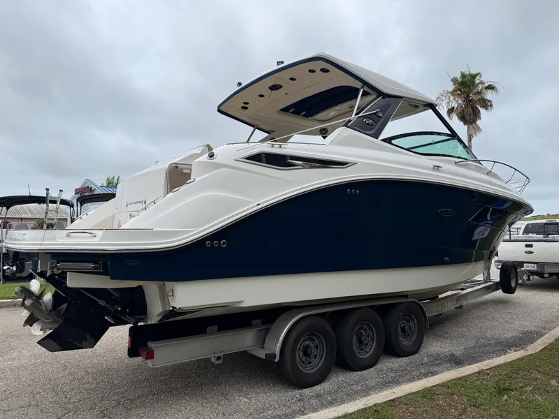 Slide: The Image of Sea Ray 320 SUNDANCER 2020 - 12
