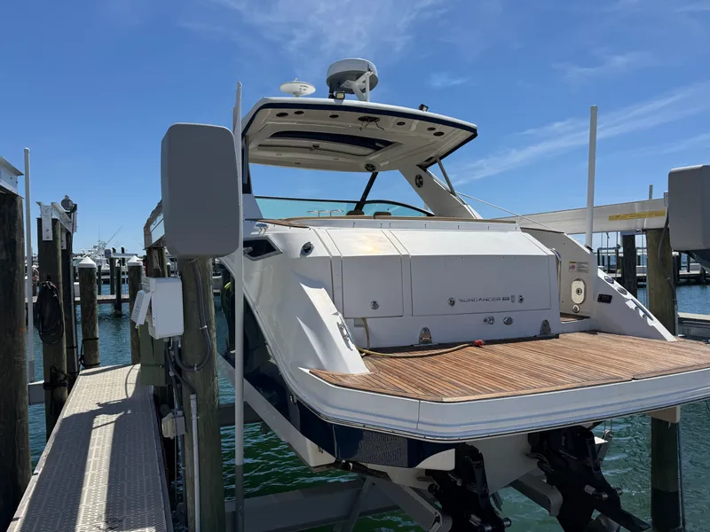 Slide: The Image of Sea Ray 320 SUNDANCER 2020 - 13