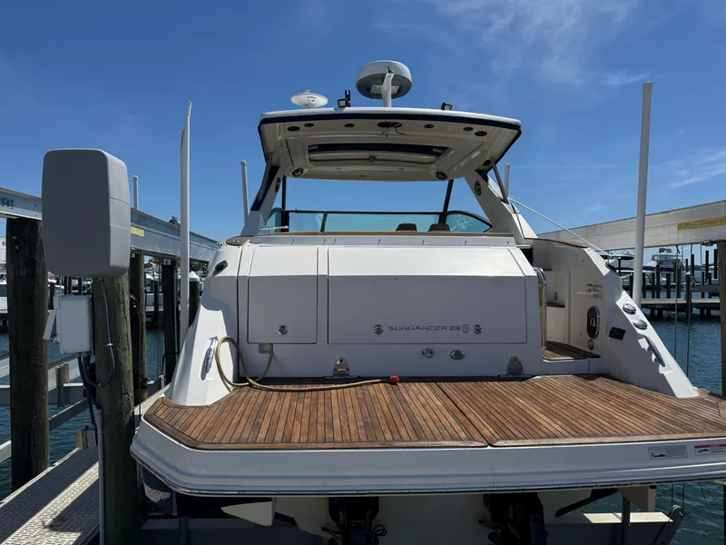 Slide: The Image of Sea Ray 320 SUNDANCER 2020 - 15