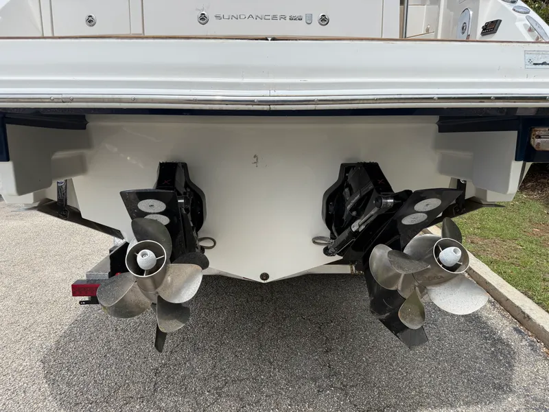 Slide: The Image of Sea Ray 320 SUNDANCER 2020 - 17