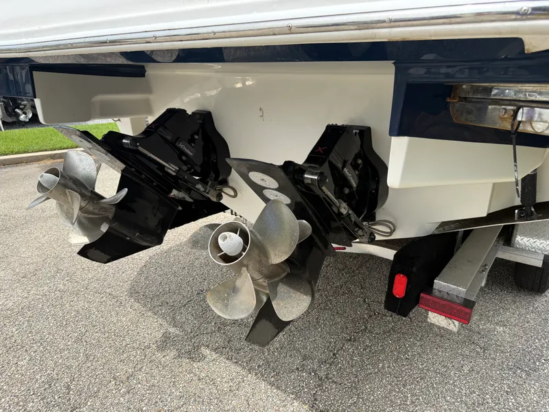 Slide: The Image of Sea Ray 320 SUNDANCER 2020 - 18