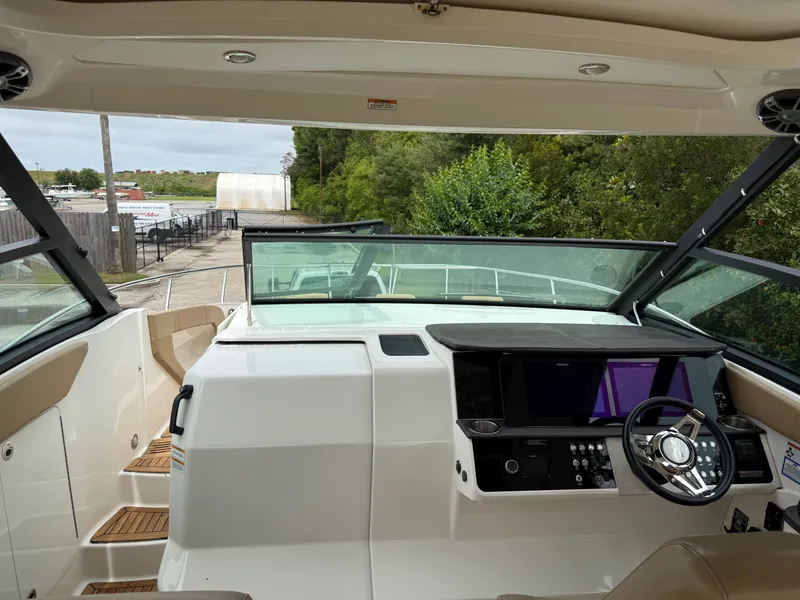 Slide: The Image of Sea Ray 320 SUNDANCER 2020 - 21