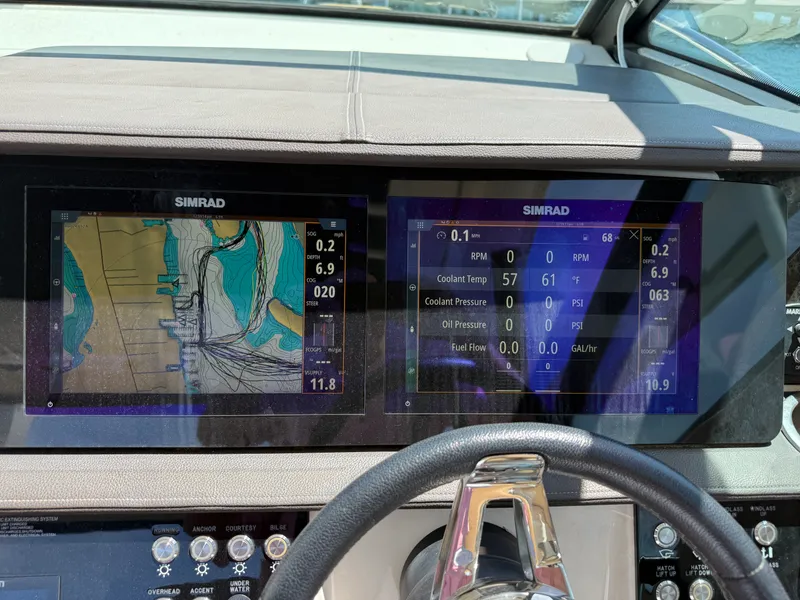 Slide: The Image of Sea Ray 320 SUNDANCER 2020 - 28